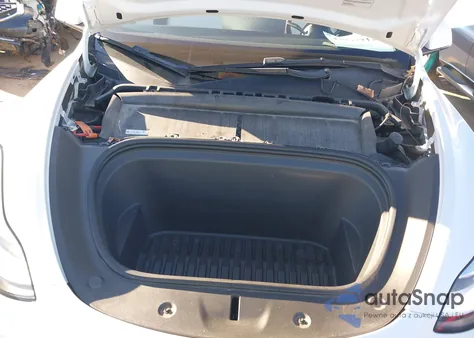 2022 Tesla Model Y Long Range Dual Motor All-Wheel Drive z USA, uszkodzony, nr VIN 7SAYGDEE0NF370077